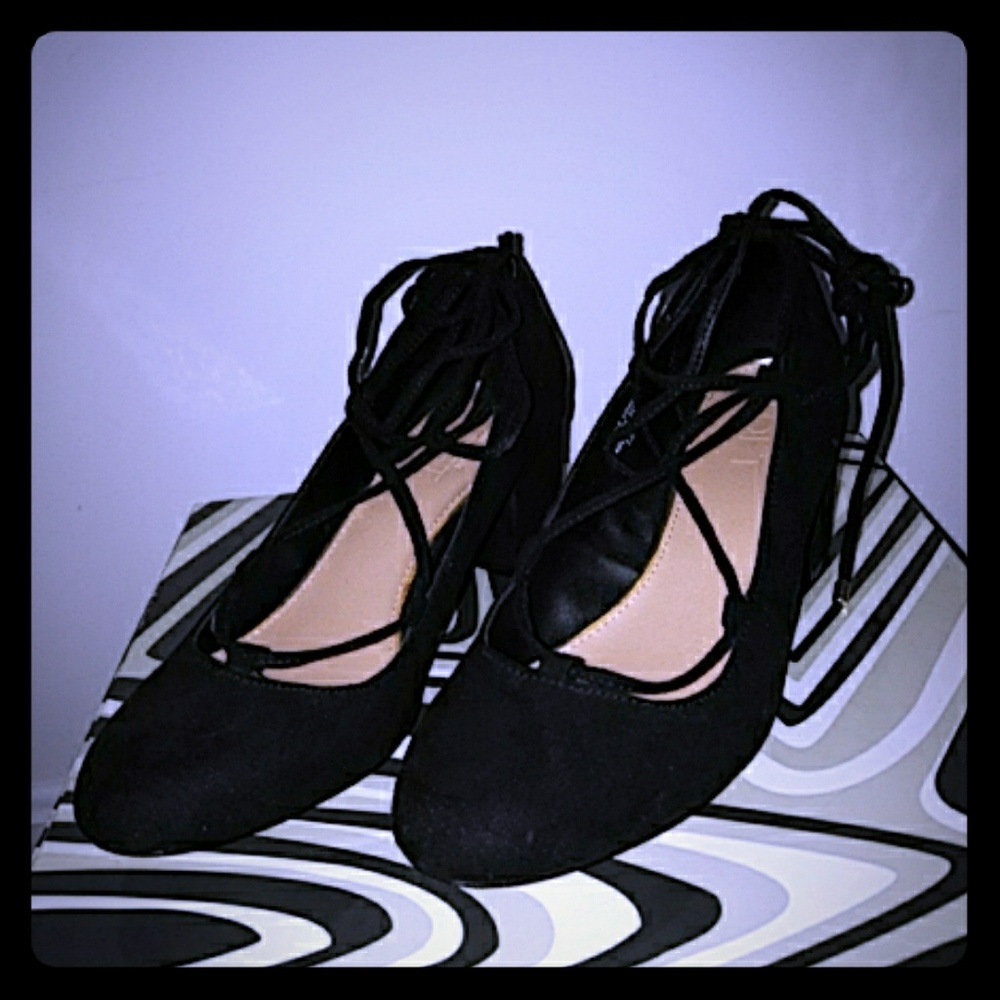 Ann Taylor Loft (7.5) Black Suede Block heel pumps